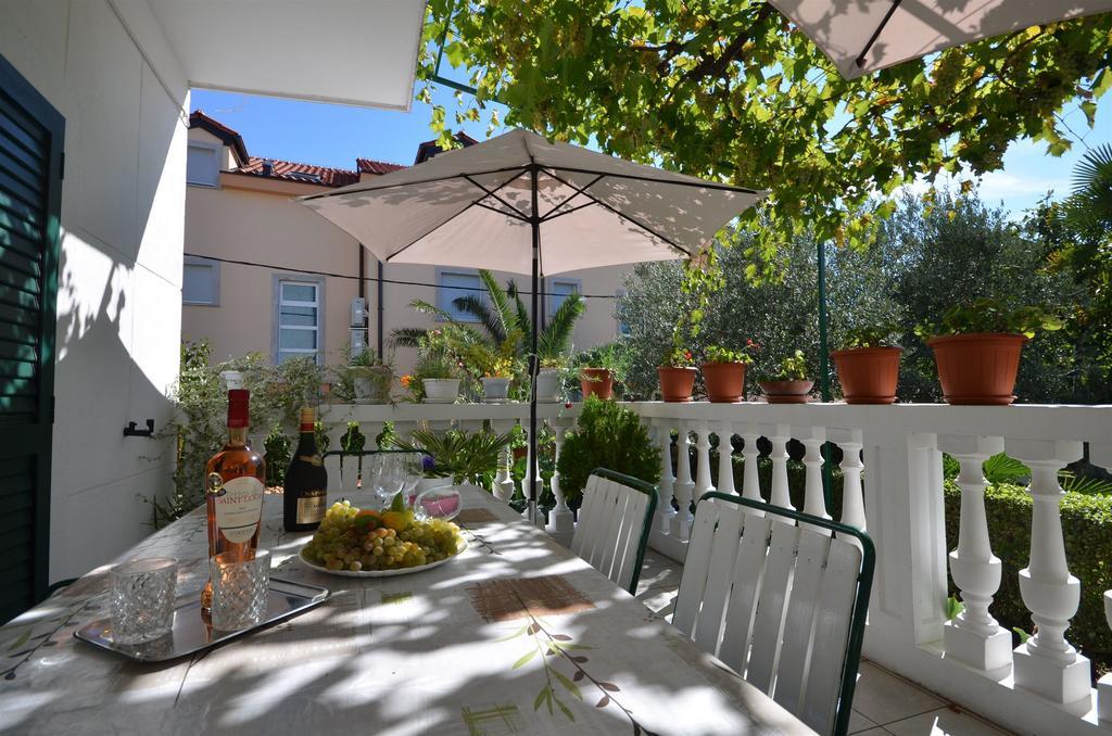Apartments Branko Vodice Exterior foto